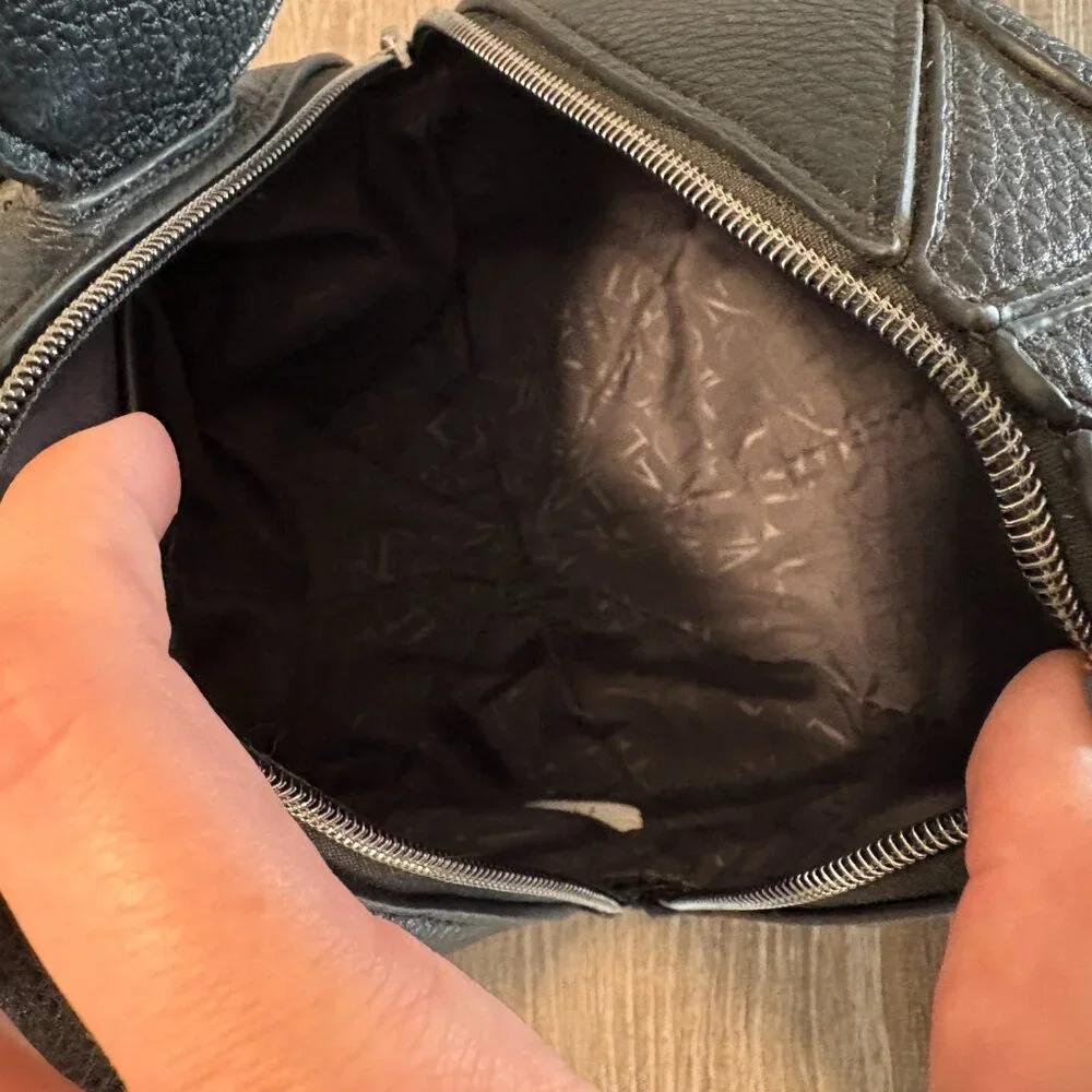 Limited Edition Danielle Nicole 3-D Mickey Mouse Crossbody - Picture 8 of 10